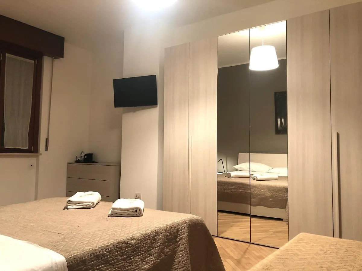 Guest House Brianza Room ميلان 3*,  إيطاليا