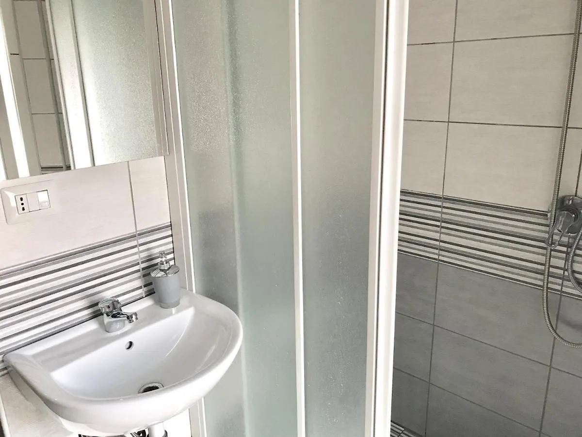 Guest House Brianza Room ميلان 3*,