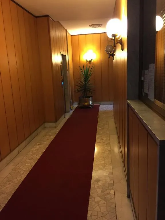 Guest House Brianza Room ميلان 3*,  إيطاليا